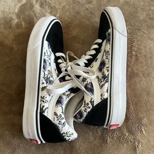 Vans Old Skool shoes- size Women’s 5